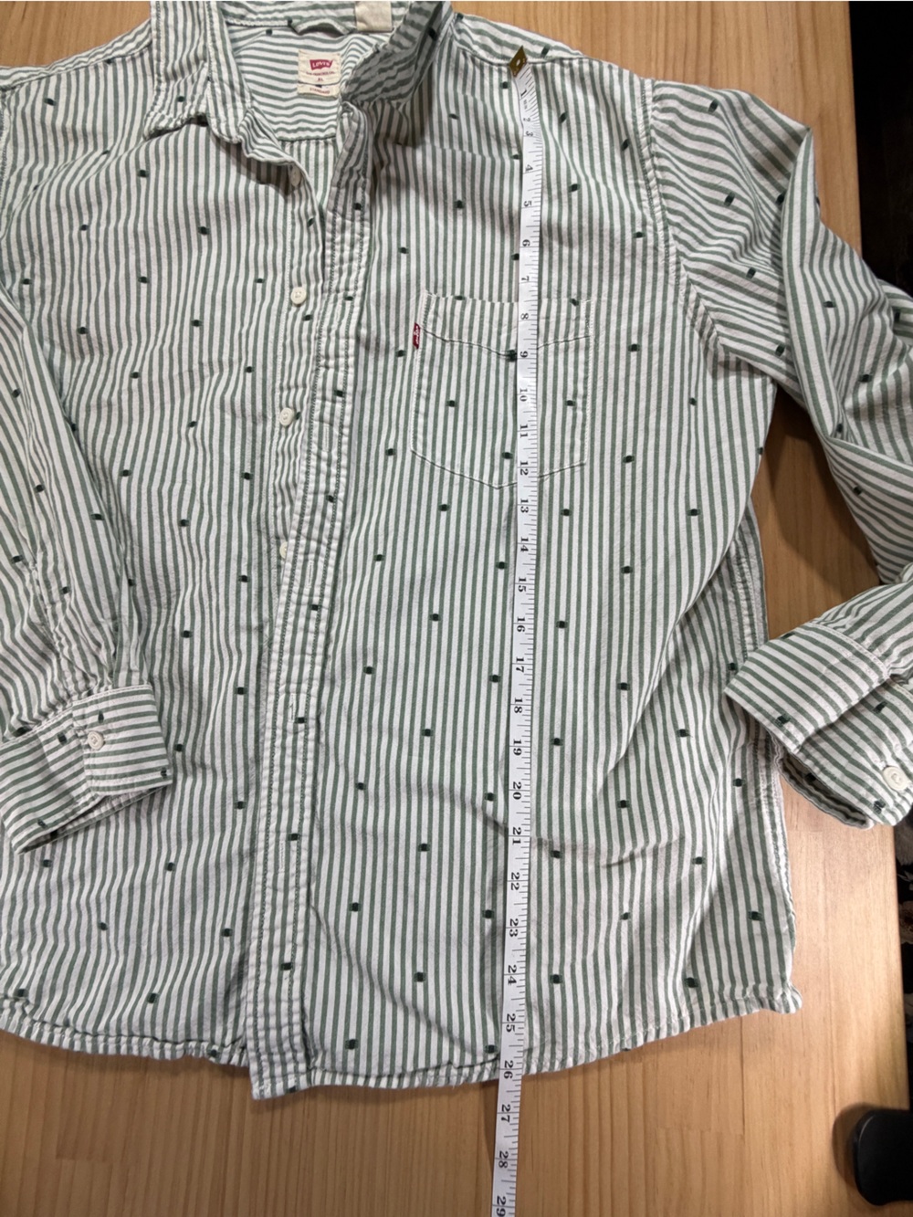 Levi's Men's White Shirt with Black Pinstripes and Black Dot Accents B11 - Picture 3 of 11